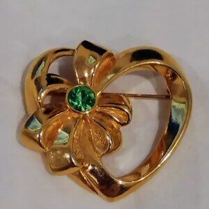 Signed Avon Gold Tone Heart Bow Brooch - Green Rhinestone - Vintage 1990s